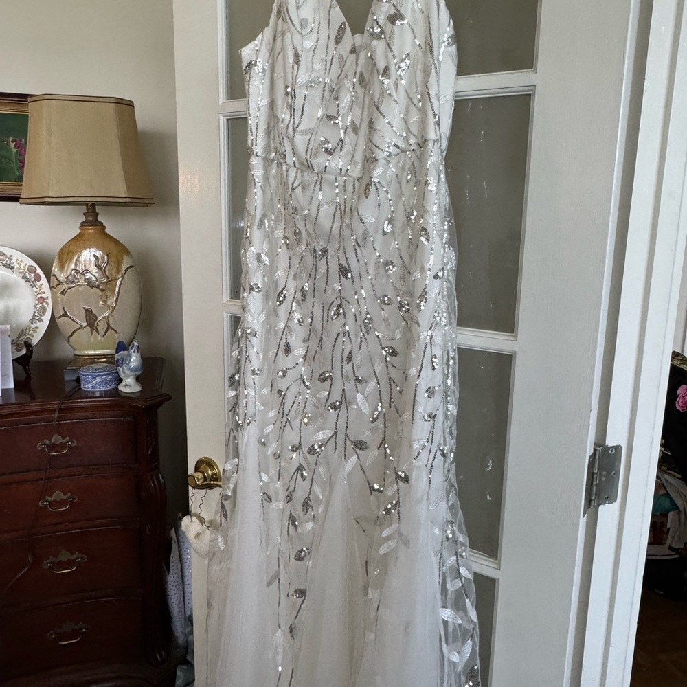 Elegant White Wedding or Evening Gown - Picture 2 of 3